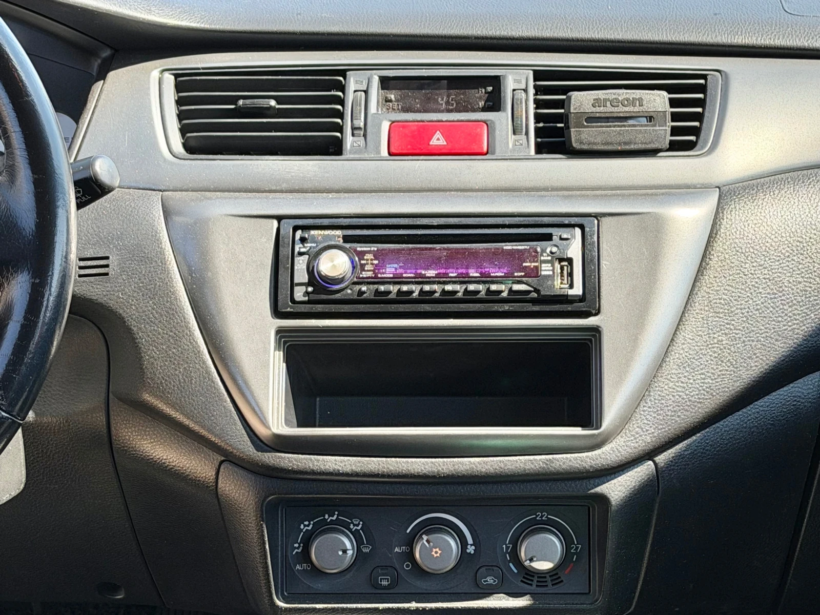 Mitsubishi Lancer 1.6 90 к.с 2008г, снимка 10 - Автомобили и джипове - 54149849