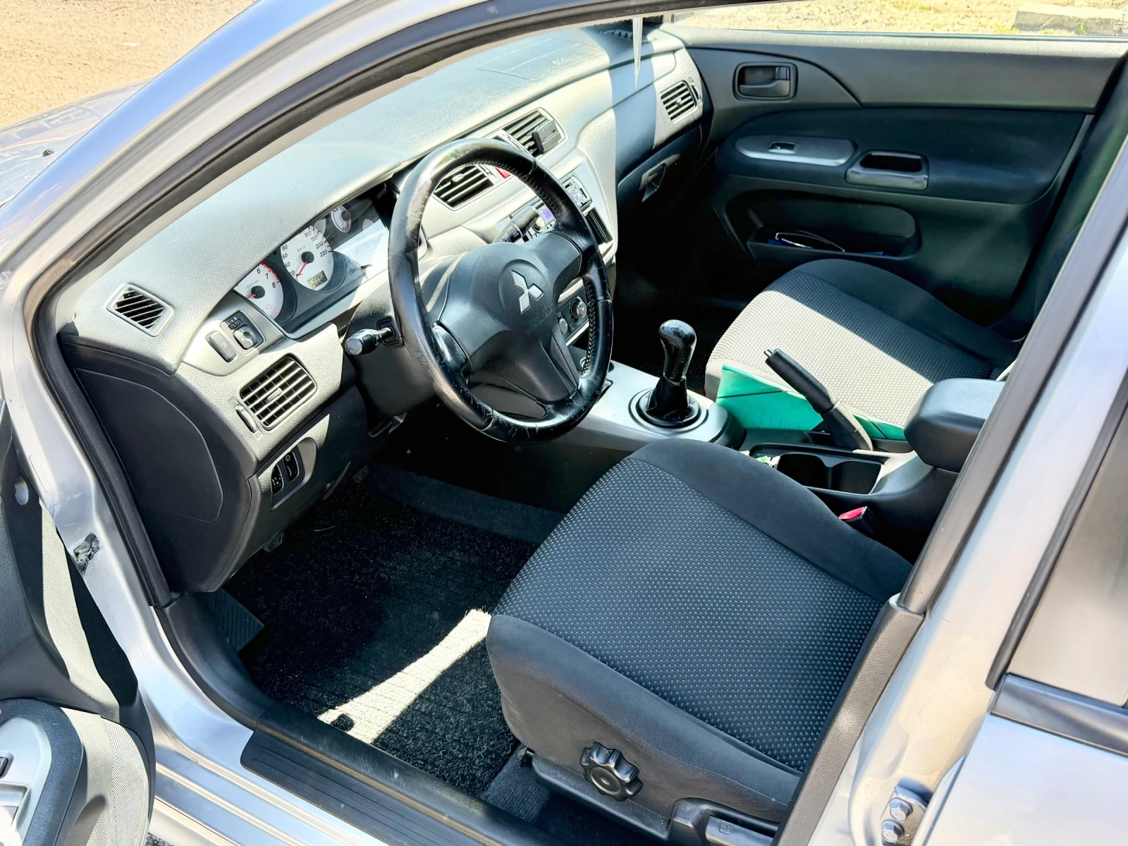 Mitsubishi Lancer 1.6 90 к.с 2008г, снимка 7 - Автомобили и джипове - 54149849