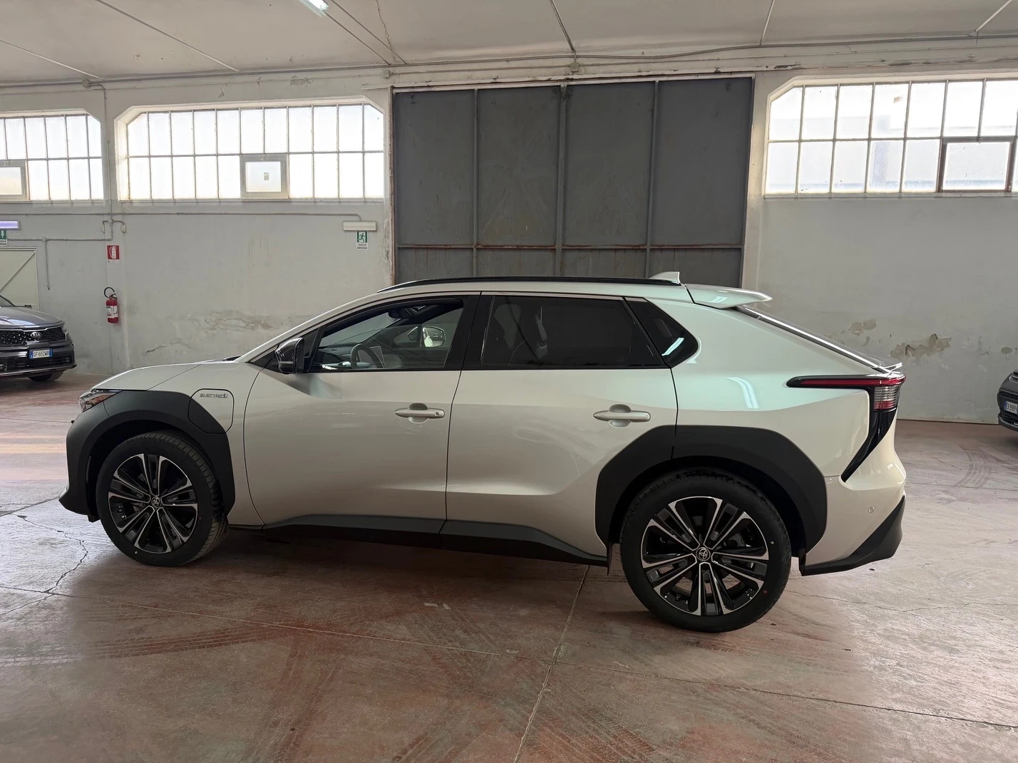 Toyota bZ4X !!!������� ����!!!64kWh 218hp AWD(4x4) PREMIUM! | Mobile.bg � ����������� 4