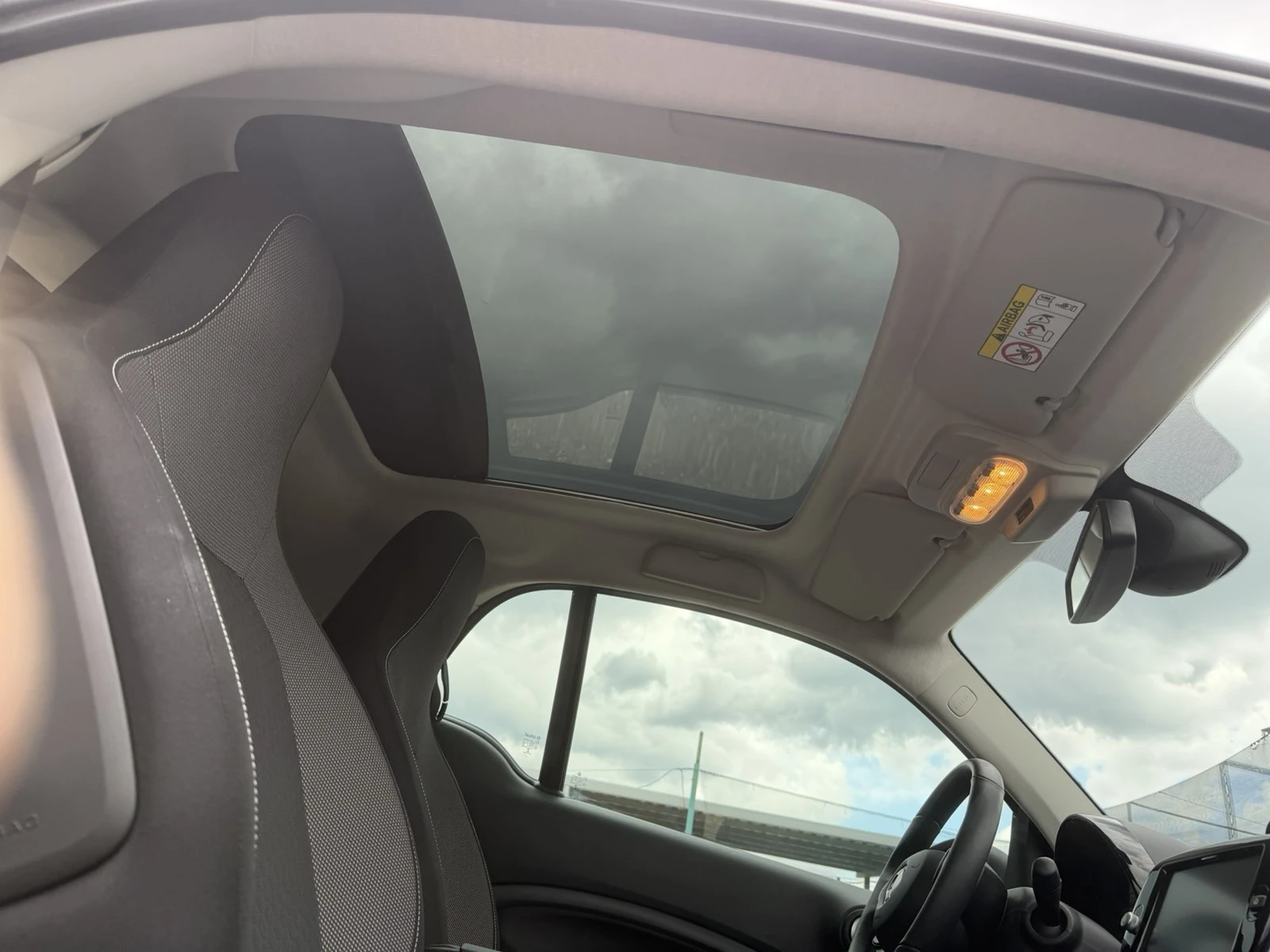 Smart Fortwo Electric, снимка 16 - Автомобили и джипове - 54588616