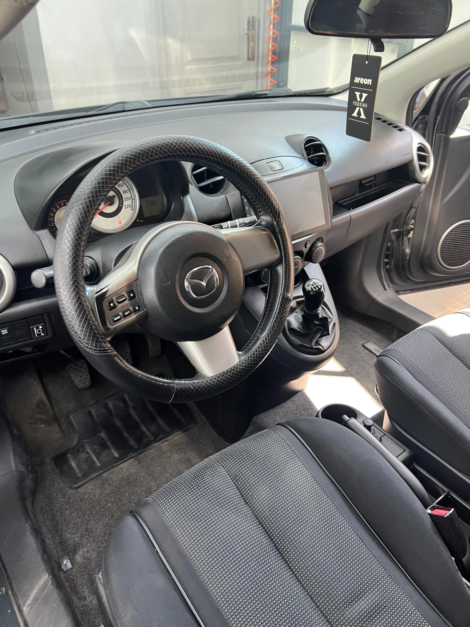 Mazda 2, снимка 10 - Автомобили и джипове - 55735388