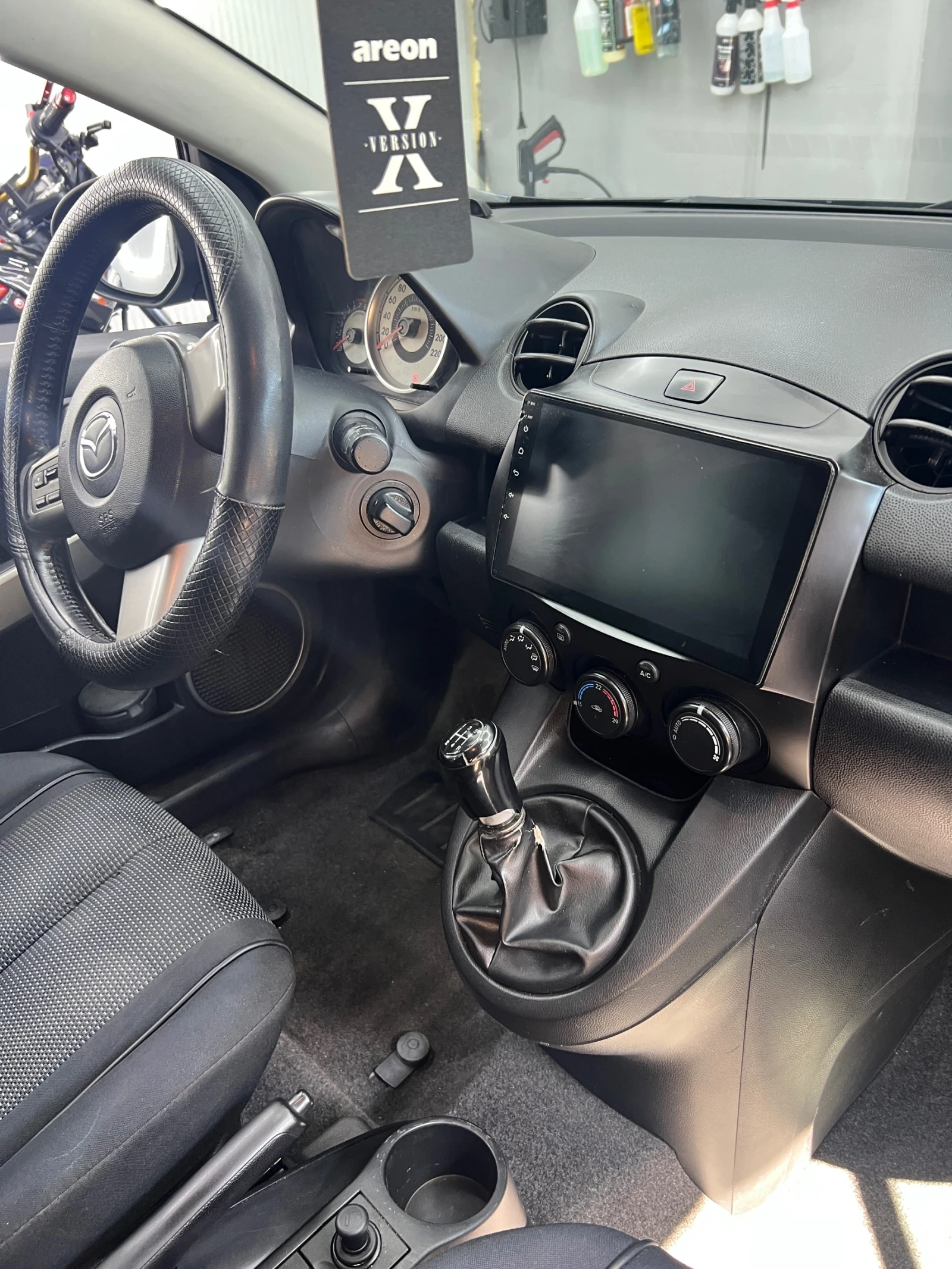 Mazda 2, снимка 8 - Автомобили и джипове - 55735388