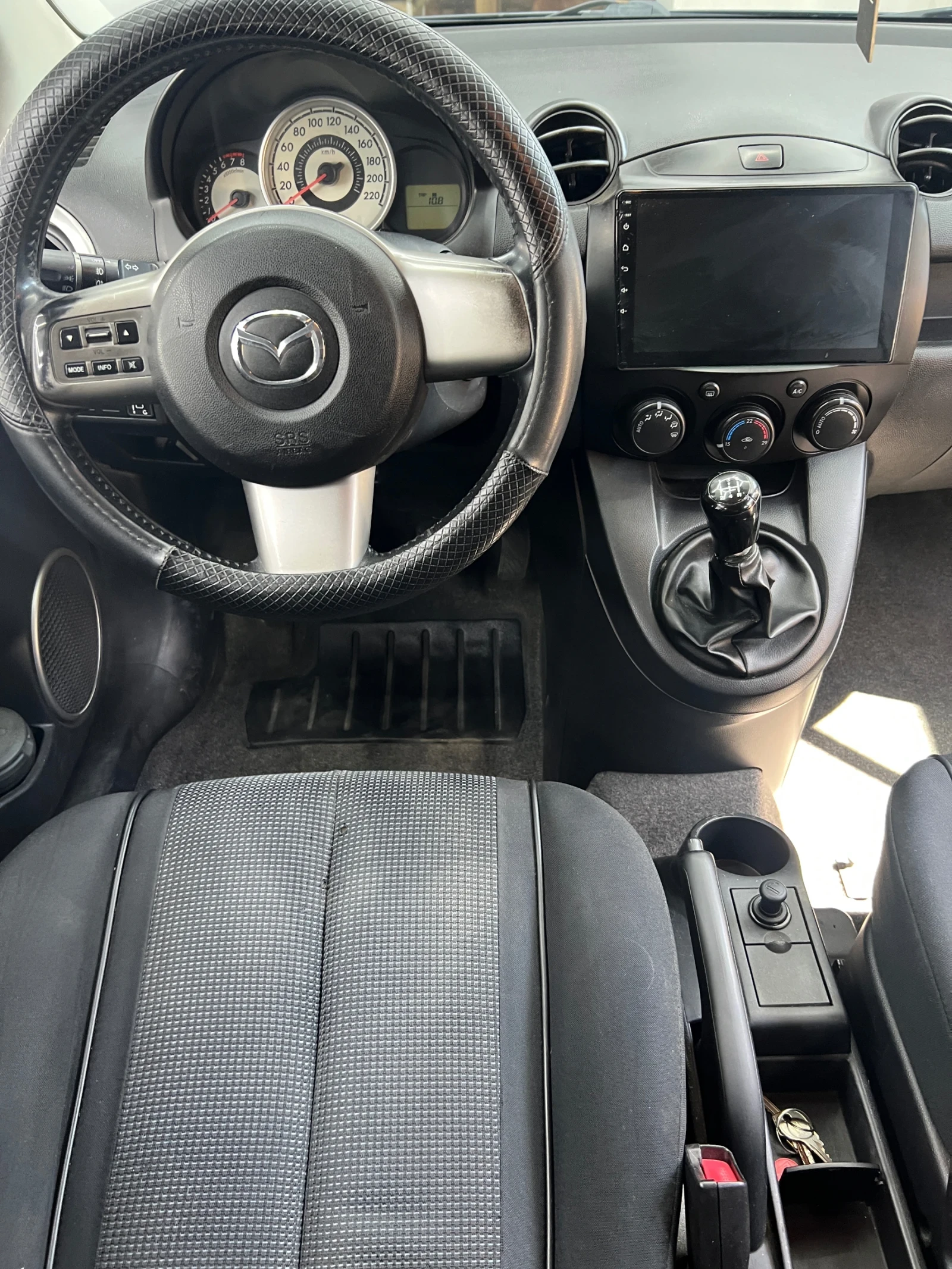 Mazda 2, снимка 11 - Автомобили и джипове - 55735388