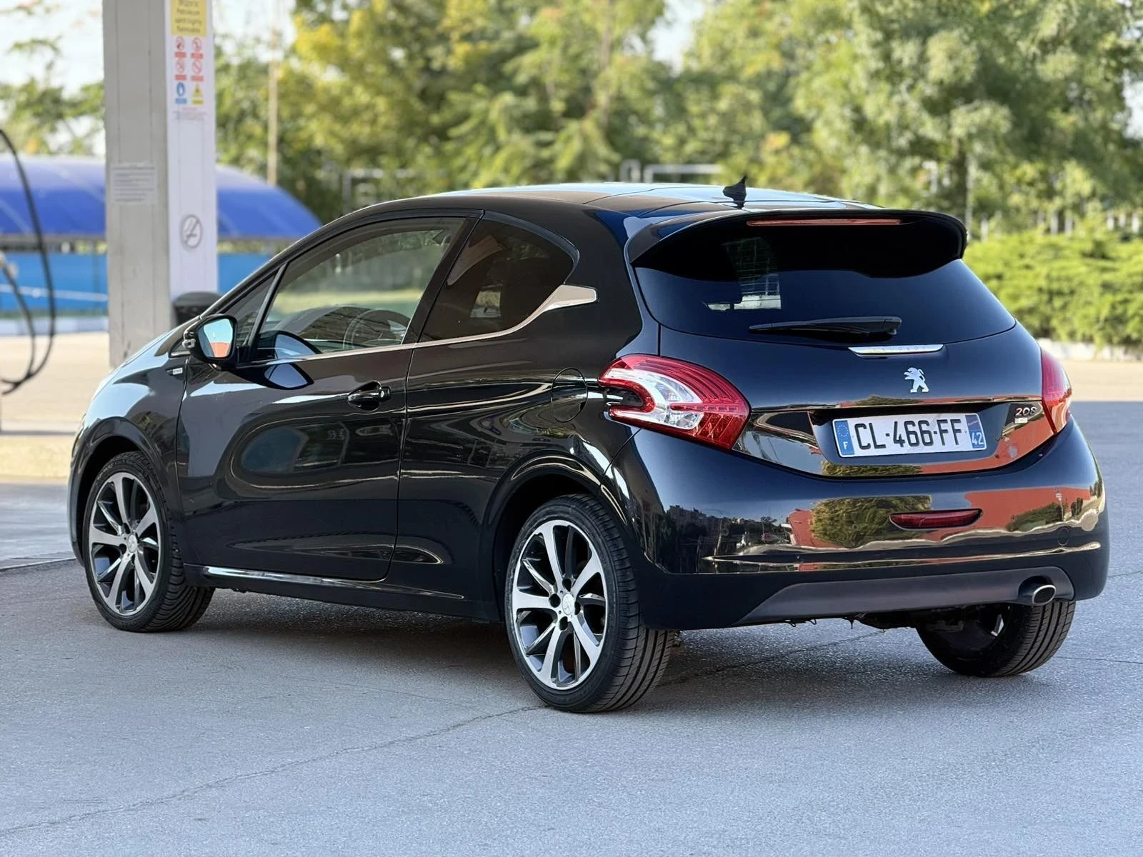 Peugeot 208 1.6 HDI, снимка 4 - Автомобили и джипове - 55982044