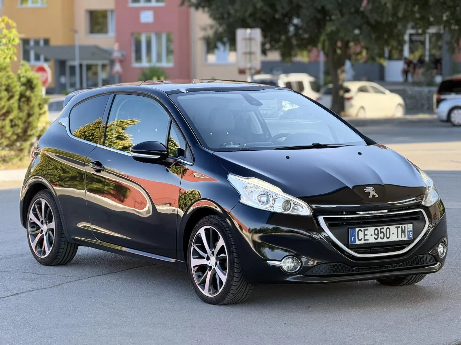 Peugeot 208 1.6 HDI, снимка 8 - Автомобили и джипове - 55982044