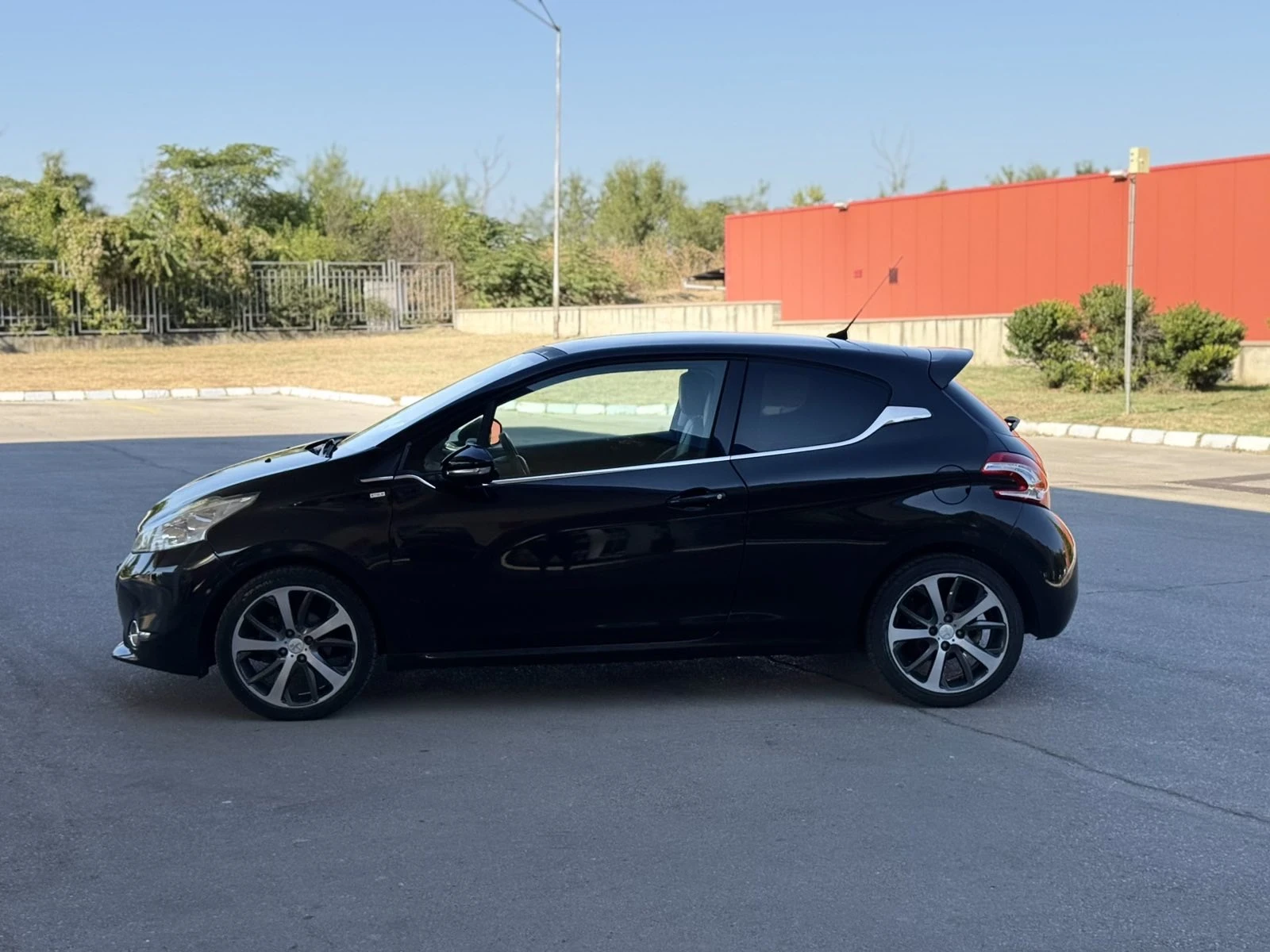 Peugeot 208 1.6 HDI, снимка 3 - Автомобили и джипове - 55982044