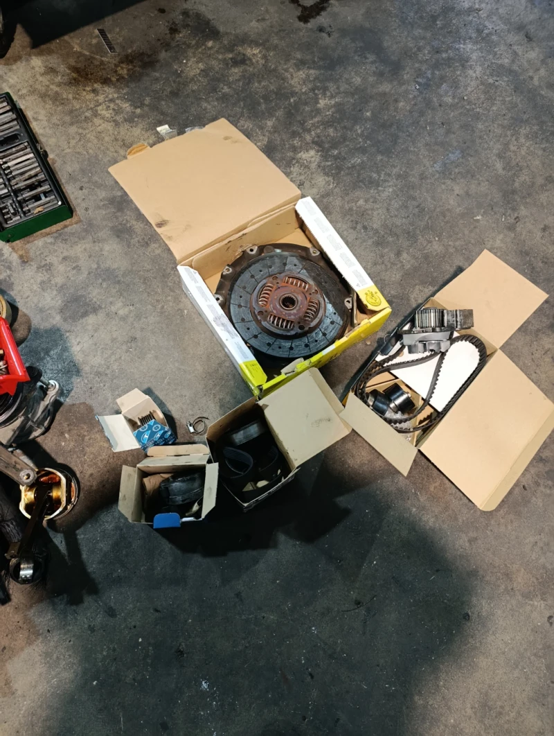 Suzuki Grand vitara 2.0HDI, снимка 11 - Автомобили и джипове - 52837895