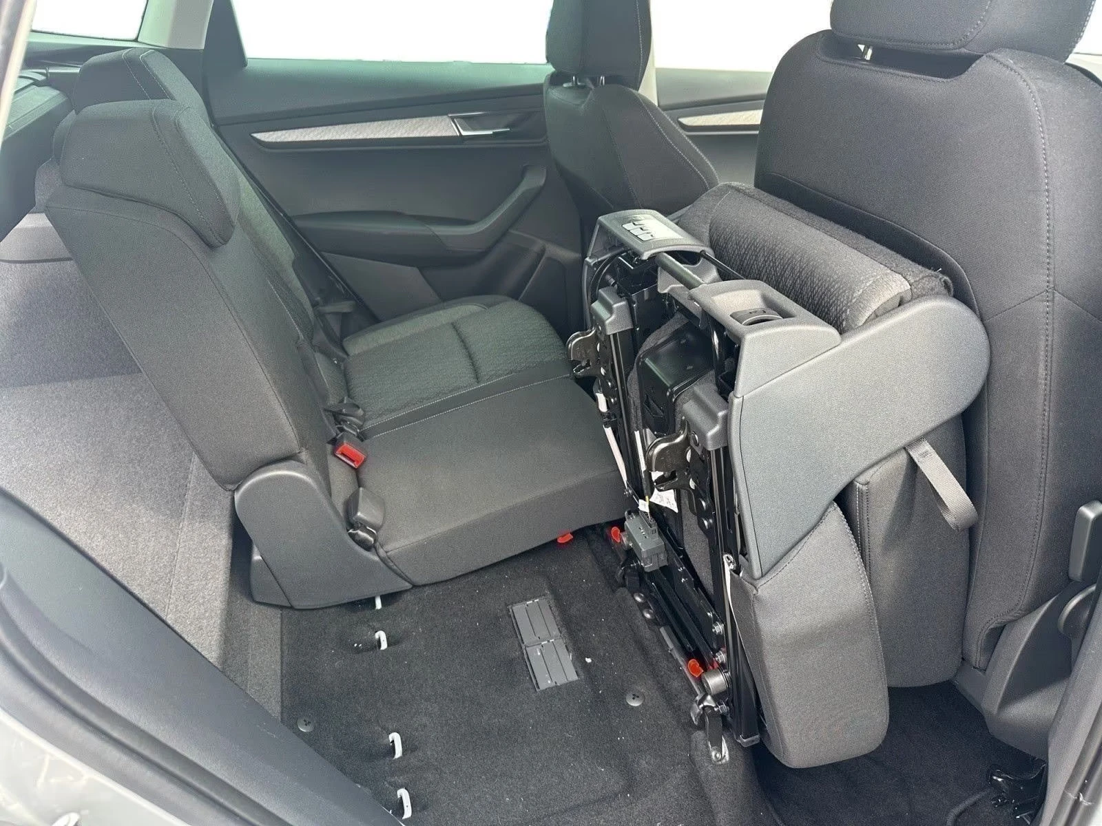 Skoda Karoq 2.0TDI/116HP/DSG/STYLE/ACC/CPLAY/365q, снимка 12 - Автомобили и джипове - 54752693
