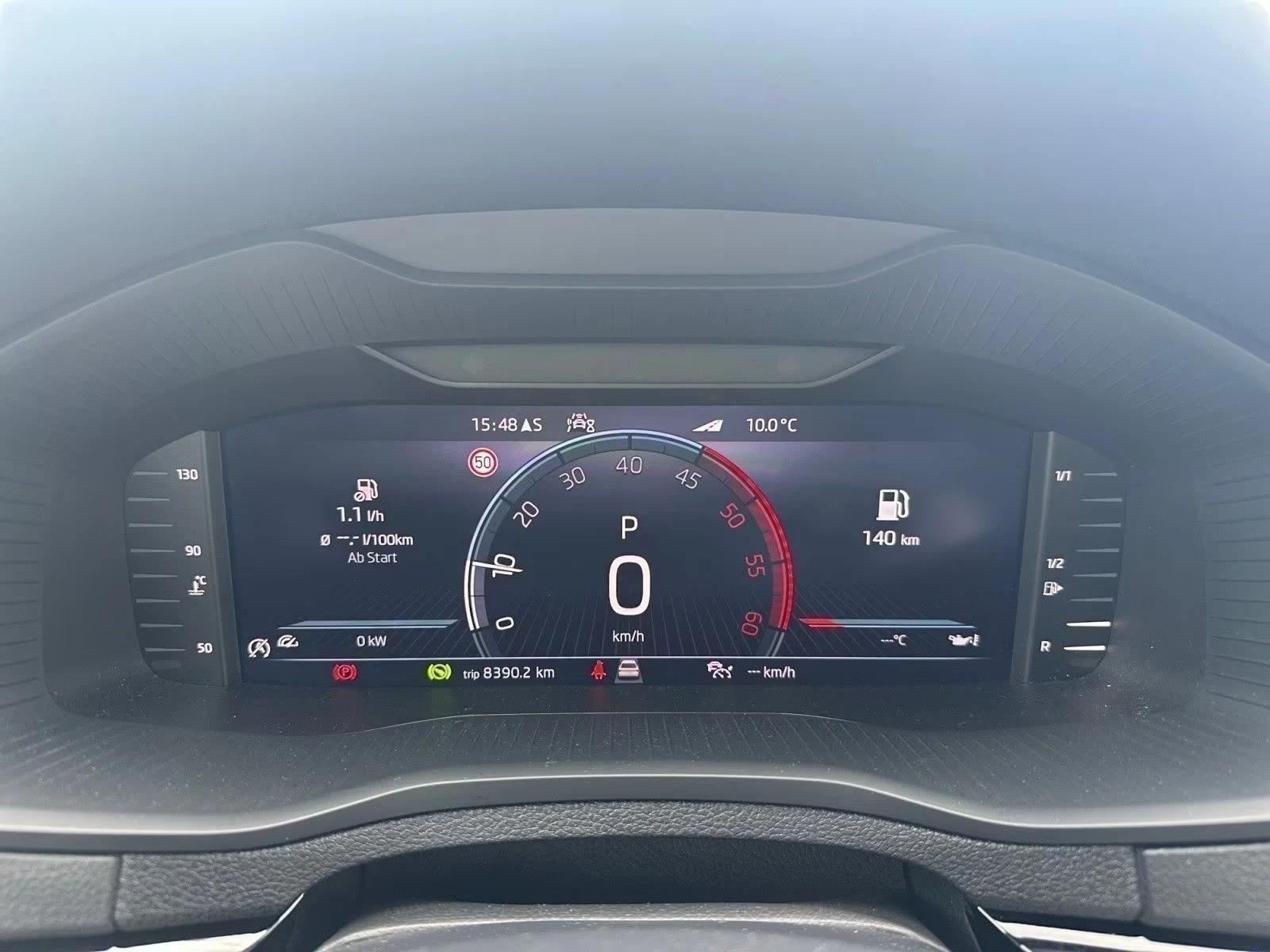Skoda Karoq 2.0TDI/116HP/DSG/STYLE/ACC/CPLAY/365q, снимка 10 - Автомобили и джипове - 54752693