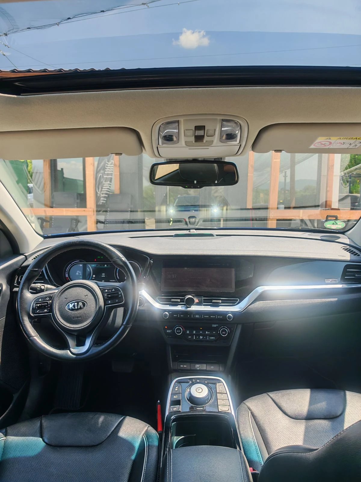 Kia Niro 65KWh EXECUTIVE LINE/SOH100%/ПАМЕТ/JBL/ОБДУХВАНЕ, снимка 11 - Автомобили и джипове - 55099799