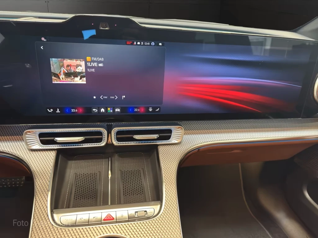 Mercedes-Benz GLC 400 EQ* AMG* 4M* HYPERSCREEN* PANO* BURM* DISTR* CAM* , снимка 6 - Автомобили и джипове - 55110166