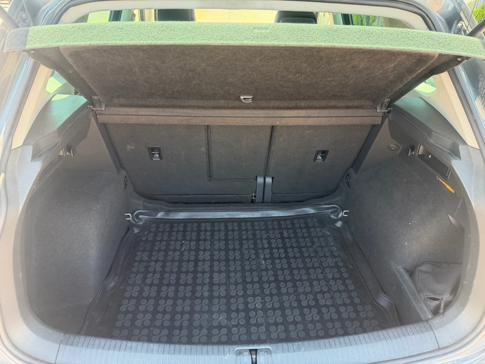 VW Tiguan 2.0 TDI, снимка 13 - Автомобили и джипове - 55362187