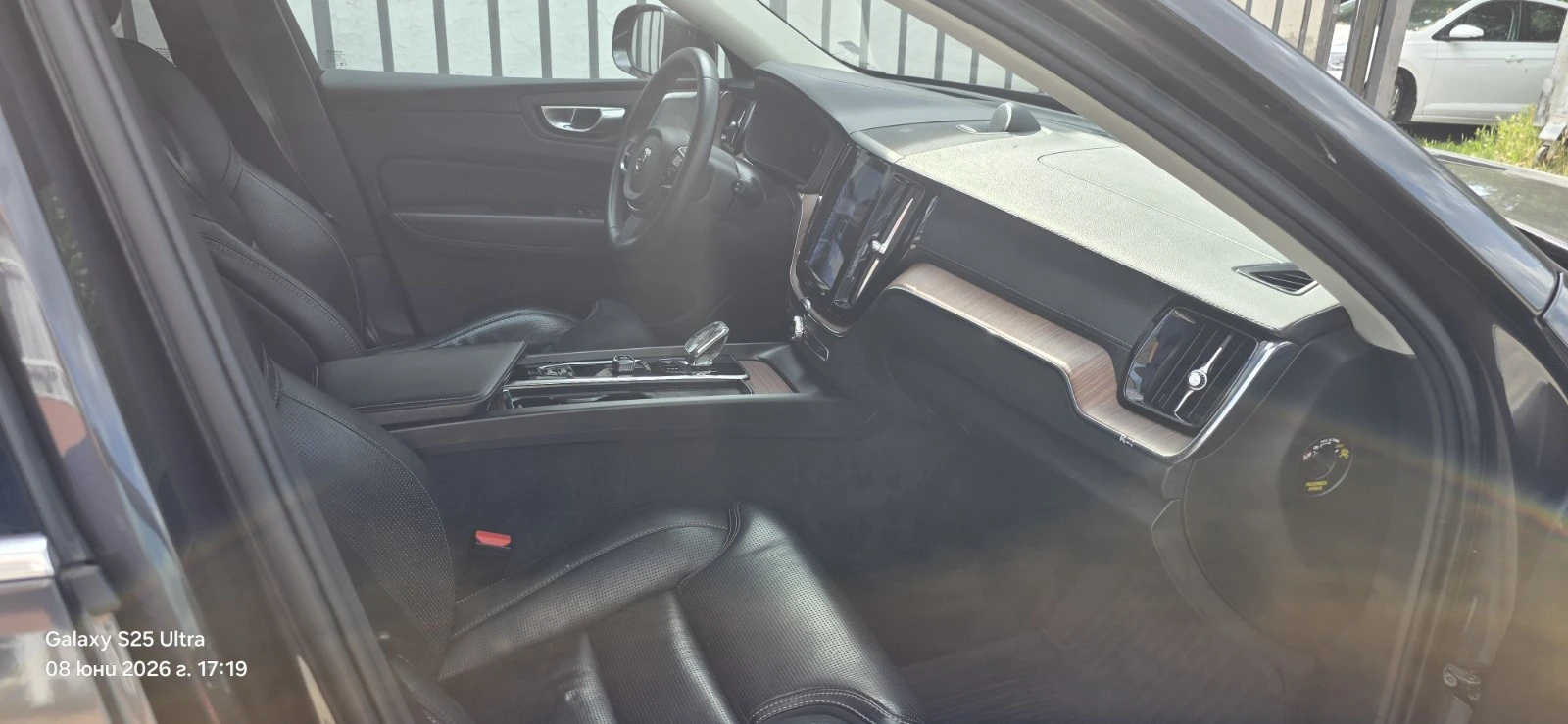 Volvo XC60  ULTIMATE BRIGHT AWD 2.0 diesel / 173 kW / 245 к.с, снимка 3 - Автомобили и джипове - 55738463