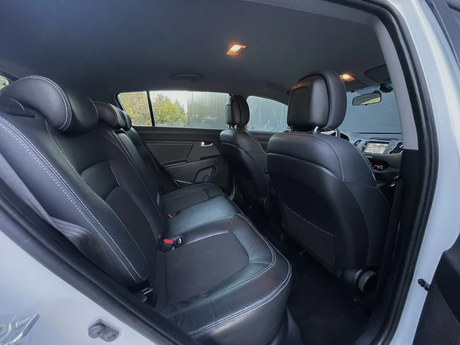 Kia Sportage 2.0 CRDi АВТОМАТ СМЕНЕНИ ВЕРИГИ, снимка 10 - Автомобили и джипове - 56231737