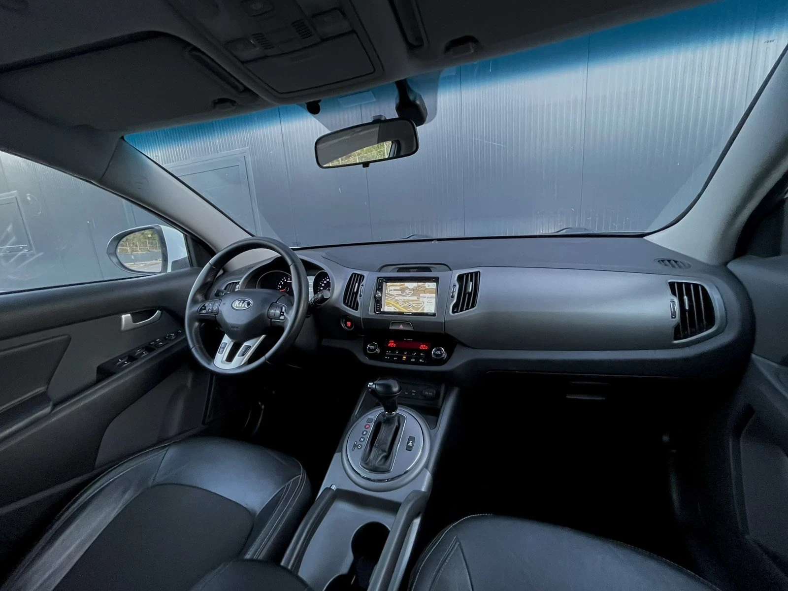 Kia Sportage 2.0 CRDi АВТОМАТ СМЕНЕНИ ВЕРИГИ, снимка 11 - Автомобили и джипове - 56231737