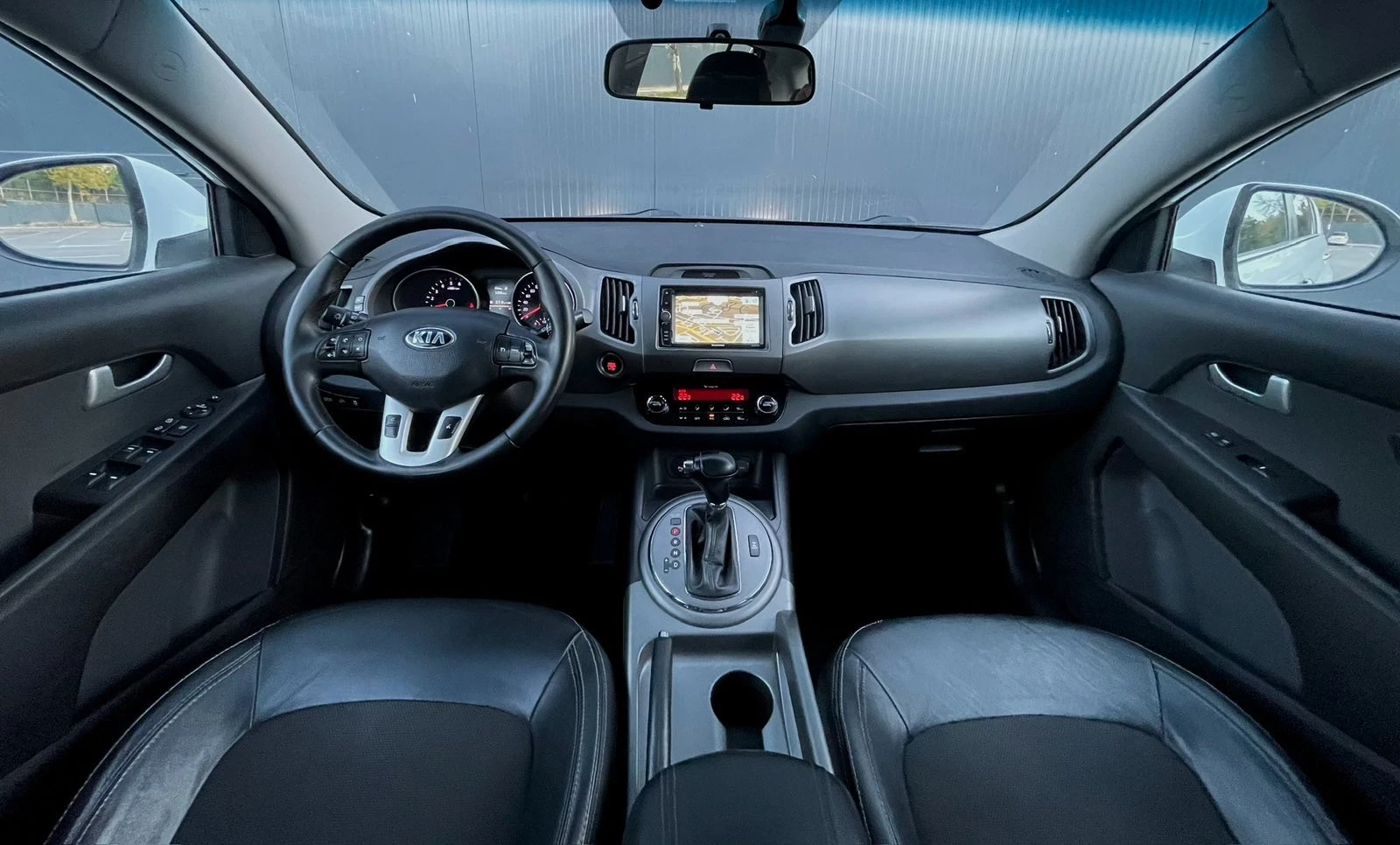 Kia Sportage 2.0 CRDi АВТОМАТ СМЕНЕНИ ВЕРИГИ, снимка 9 - Автомобили и джипове - 56231737