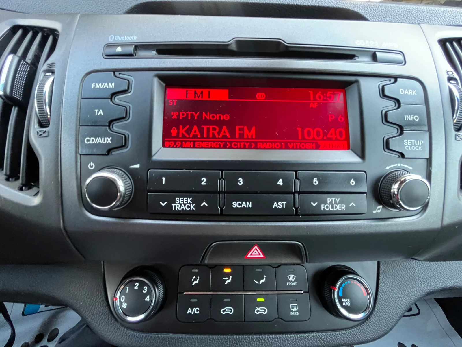 Kia Sportage 1.7 Diesel, снимка 12 - Автомобили и джипове - 56682537