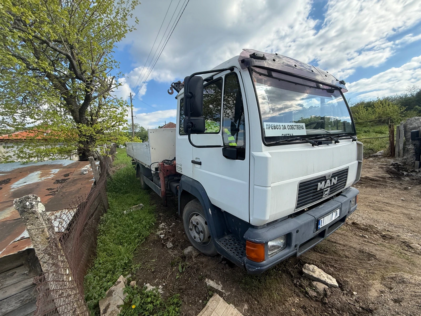 Man 8.163 Камиона е оборудван с кран , снимка 2 - Камиони - 54476716