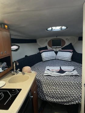 Моторна яхта Crownline 270CR, снимка 6