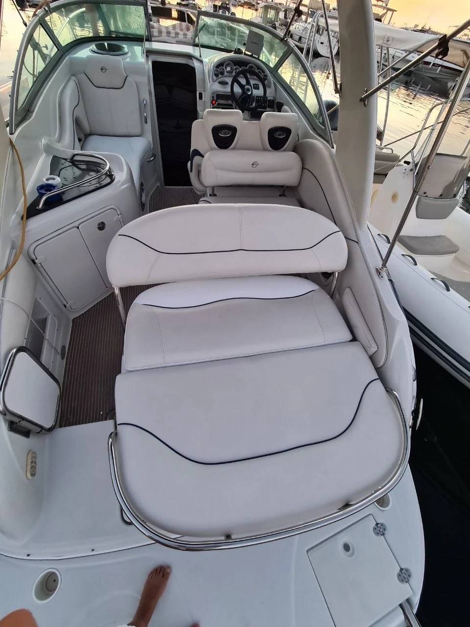 Моторна яхта Crownline 270CR, снимка 4 - Воден транспорт - 56297239