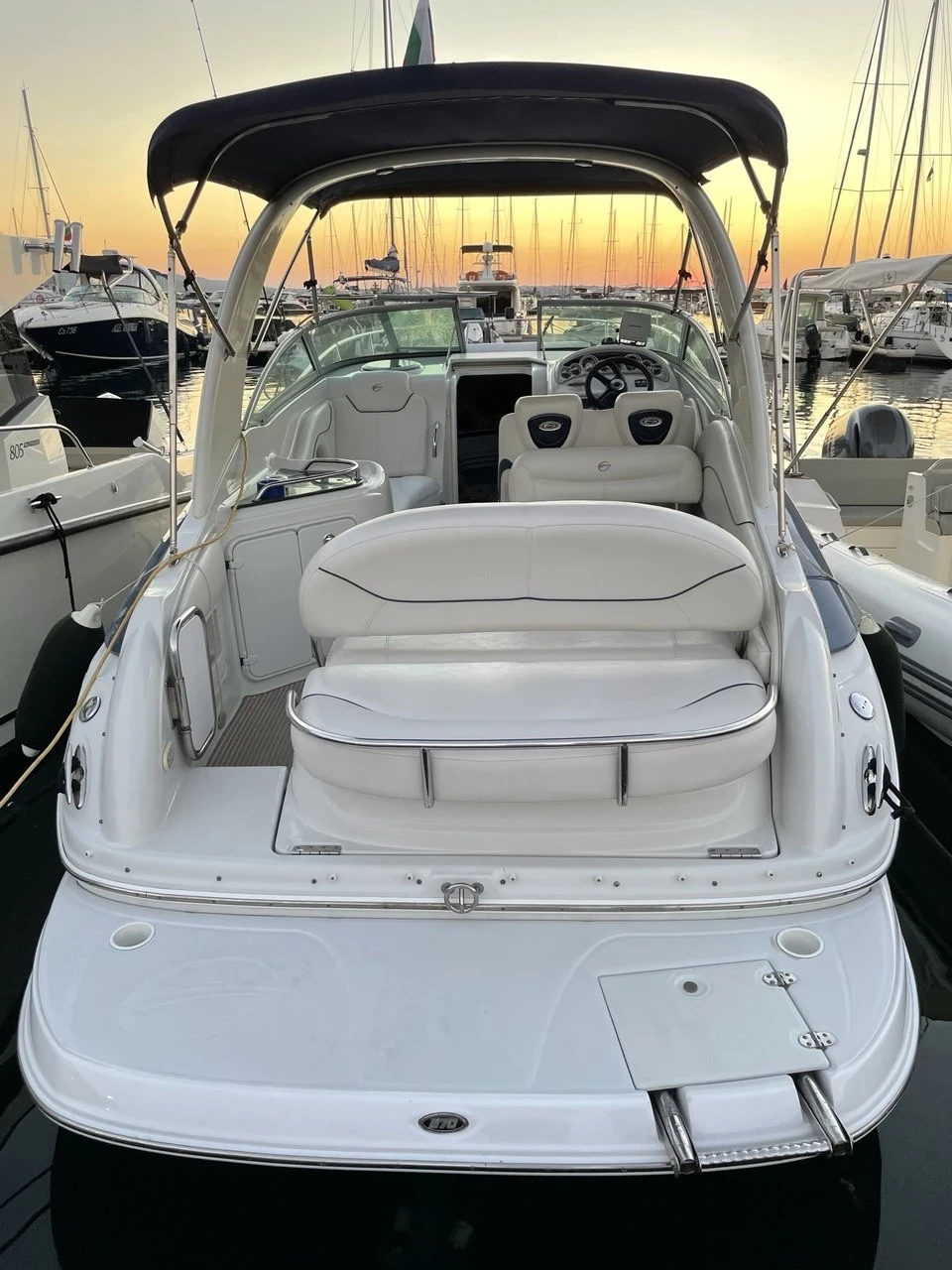 Моторна яхта Crownline 270CR, снимка 3 - Воден транспорт - 56297239