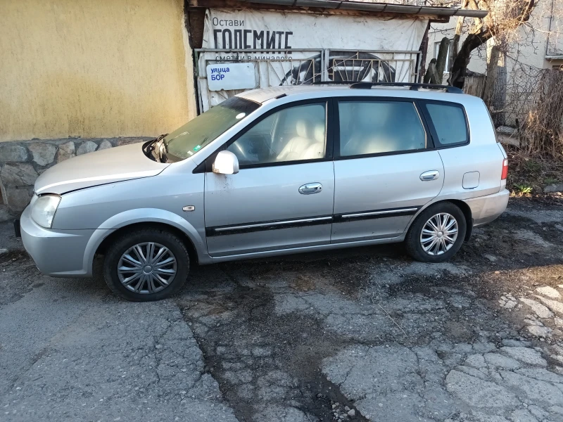 Kia Carens 2.0crdi, снимка 7 - Автомобили и джипове - 47978546