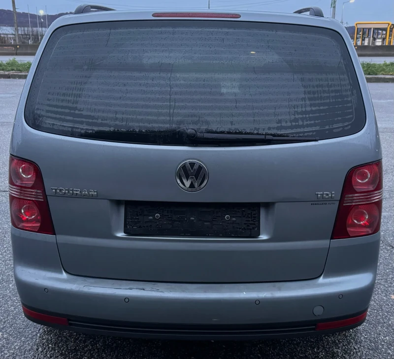 VW Touran * ITALY* 7 места * НАПЪЛНО ОБСЛУЖЕН* , снимка 4 - Автомобили и джипове - 48158193