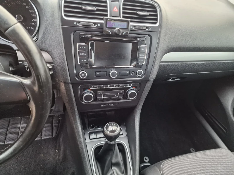 VW Golf 6 1.6tdi, снимка 8 - Автомобили и джипове - 48227048