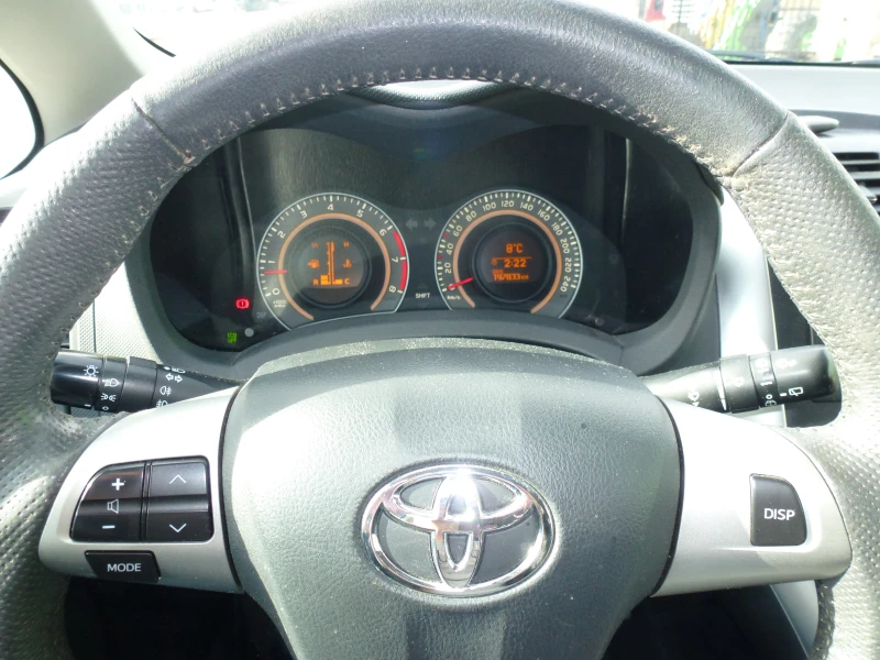 Toyota Auris 1.3, снимка 8 - Автомобили и джипове - 48293122