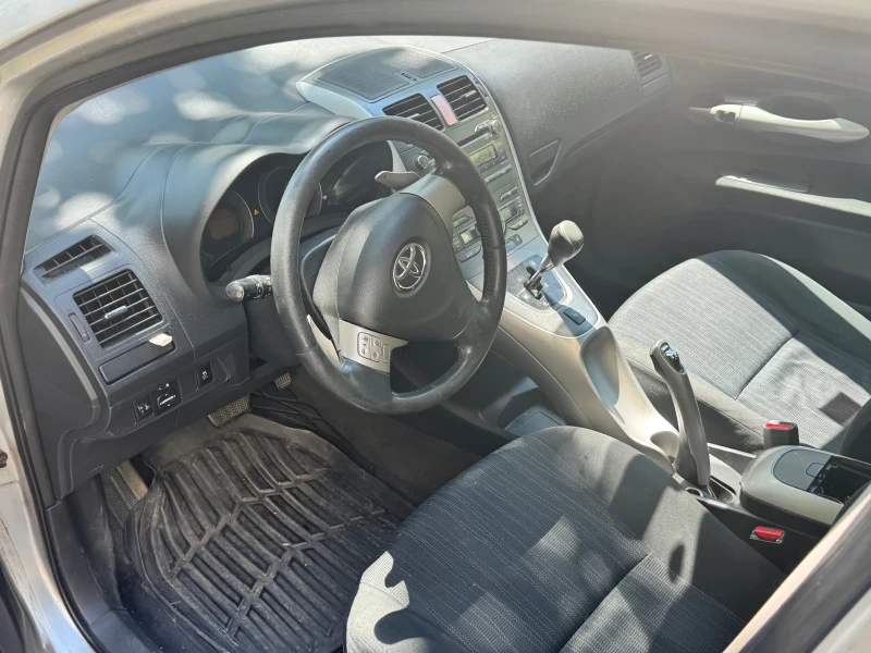 Toyota Auris, снимка 7 - Автомобили и джипове - 52364298