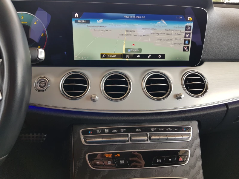 Mercedes-Benz E 220 D 4matic AMG FACELIFT /07/2021 г. ЛИЗИНГ, снимка 13 - Автомобили и джипове - 52140790