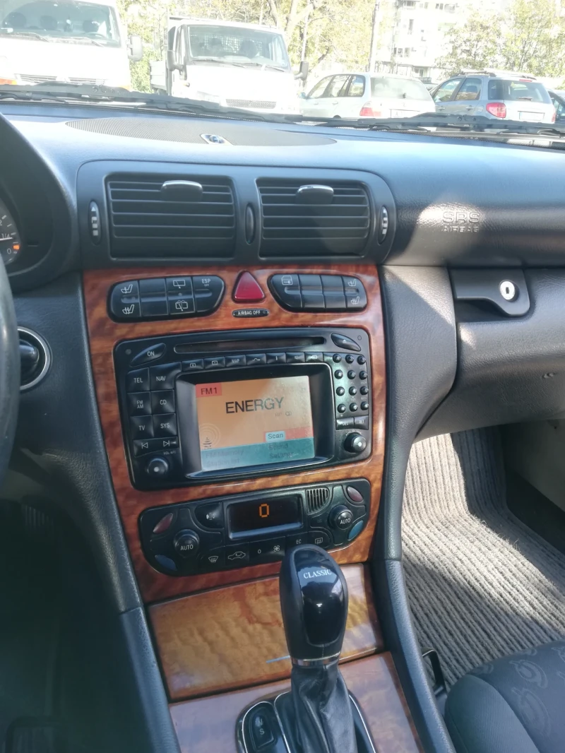 Mercedes-Benz C 180, снимка 11 - Автомобили и джипове - 52678880