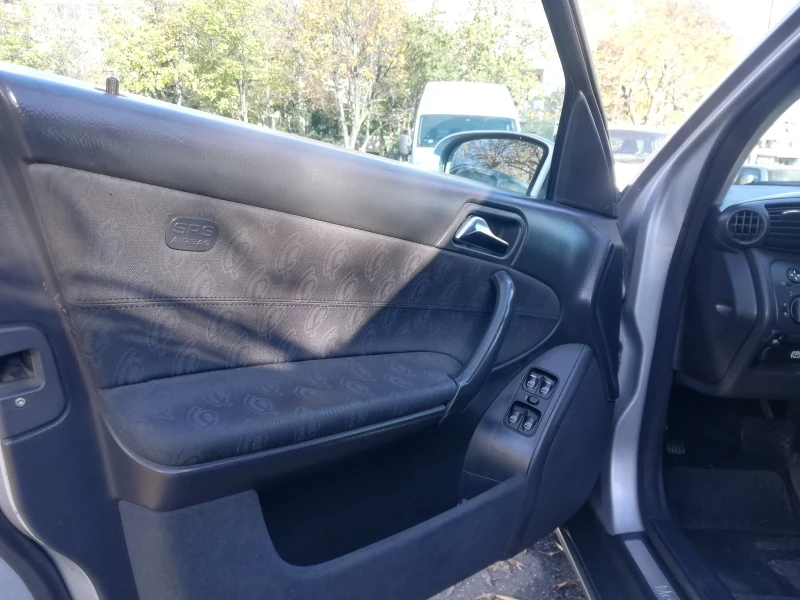 Mercedes-Benz C 180, снимка 7 - Автомобили и джипове - 52678880