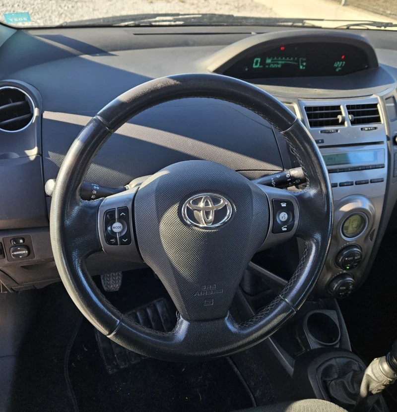 Toyota Yaris, снимка 10 - Автомобили и джипове - 52960111