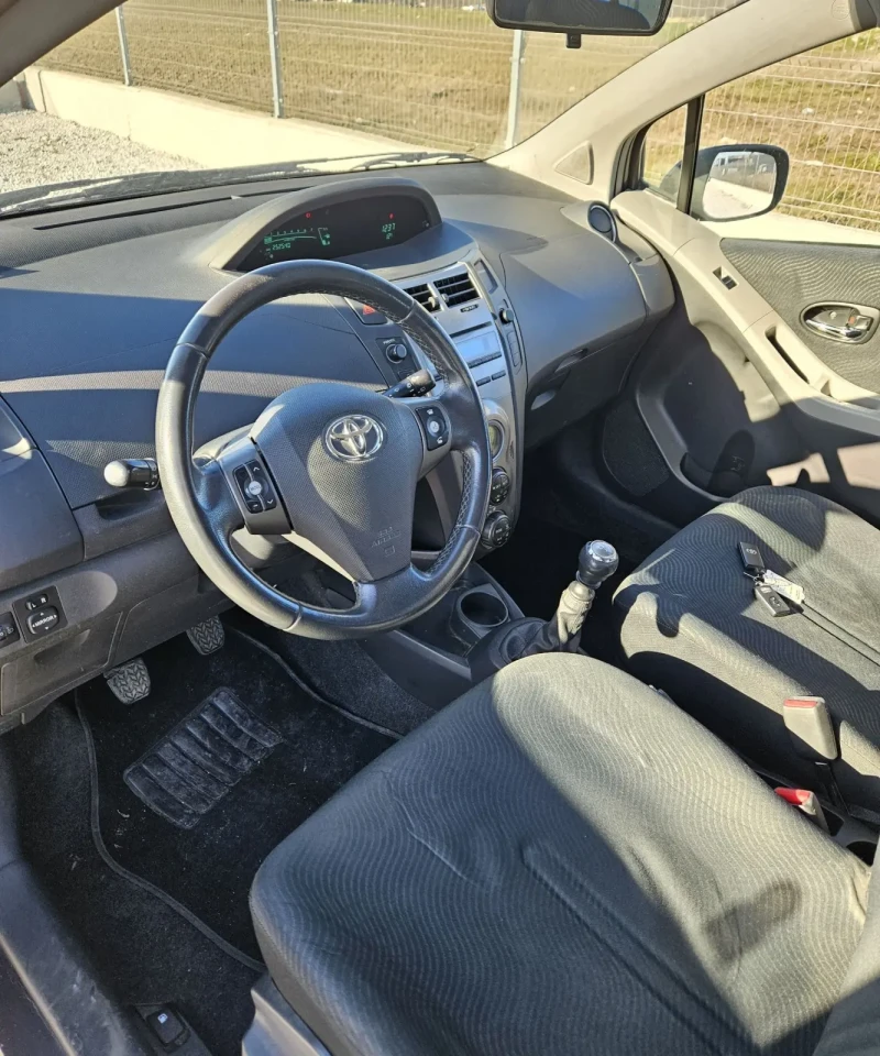 Toyota Yaris, снимка 8 - Автомобили и джипове - 52960111
