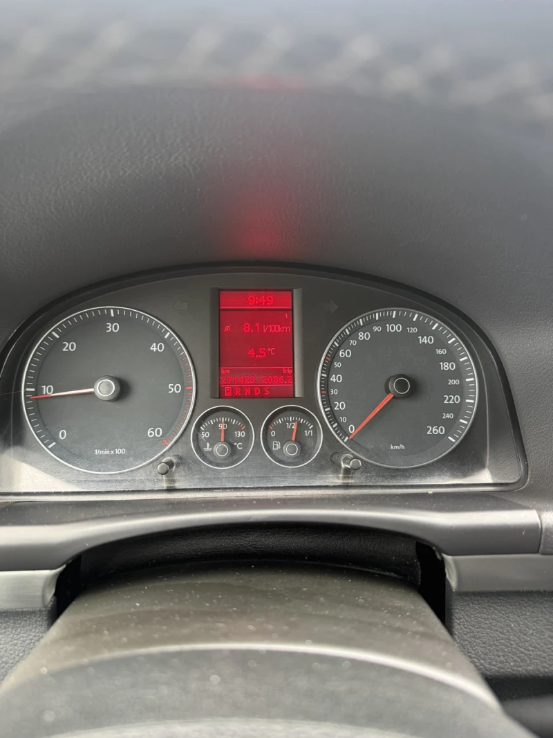 VW Touran ТОВАРЕН, снимка 8 - Автомобили и джипове - 53462852