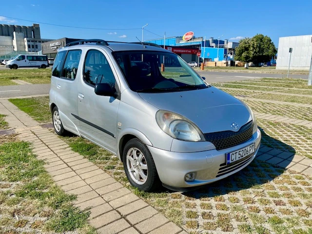 Toyota Yaris verso 1.3i 16V AUTOMATIC, снимка 3 - Автомобили и джипове - 55493533