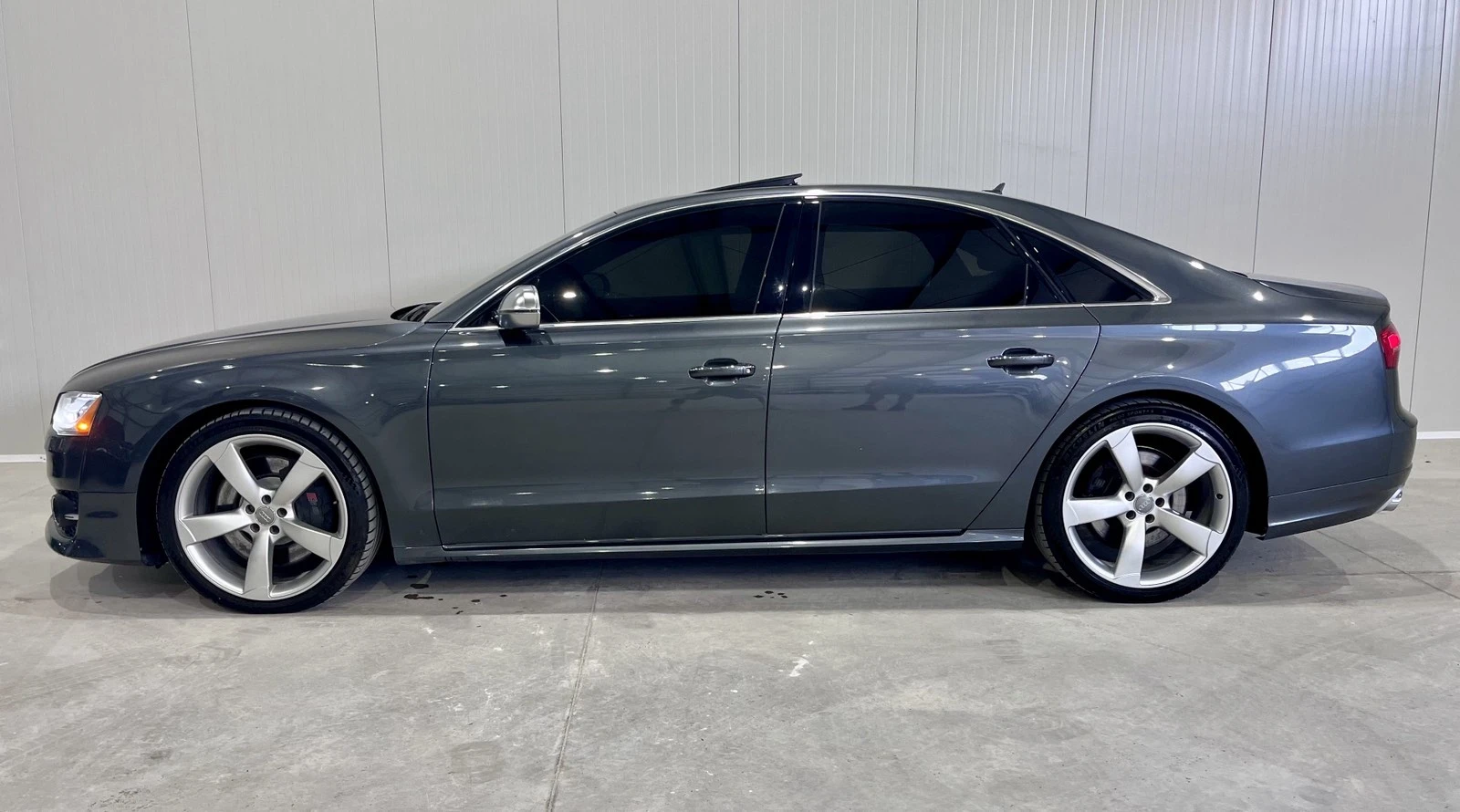 Audi S8  - изображение 2