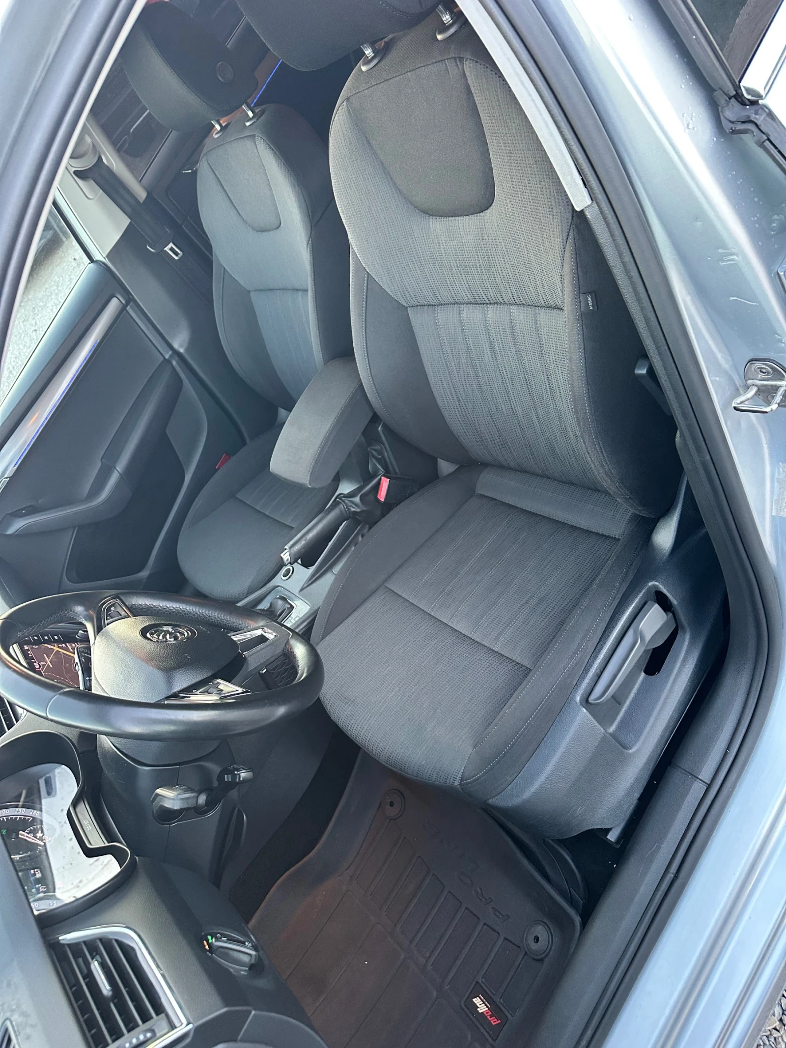 Skoda Octavia 2.0TDI 150hp DSG-7 Distance Assist | Mobile.bg   12