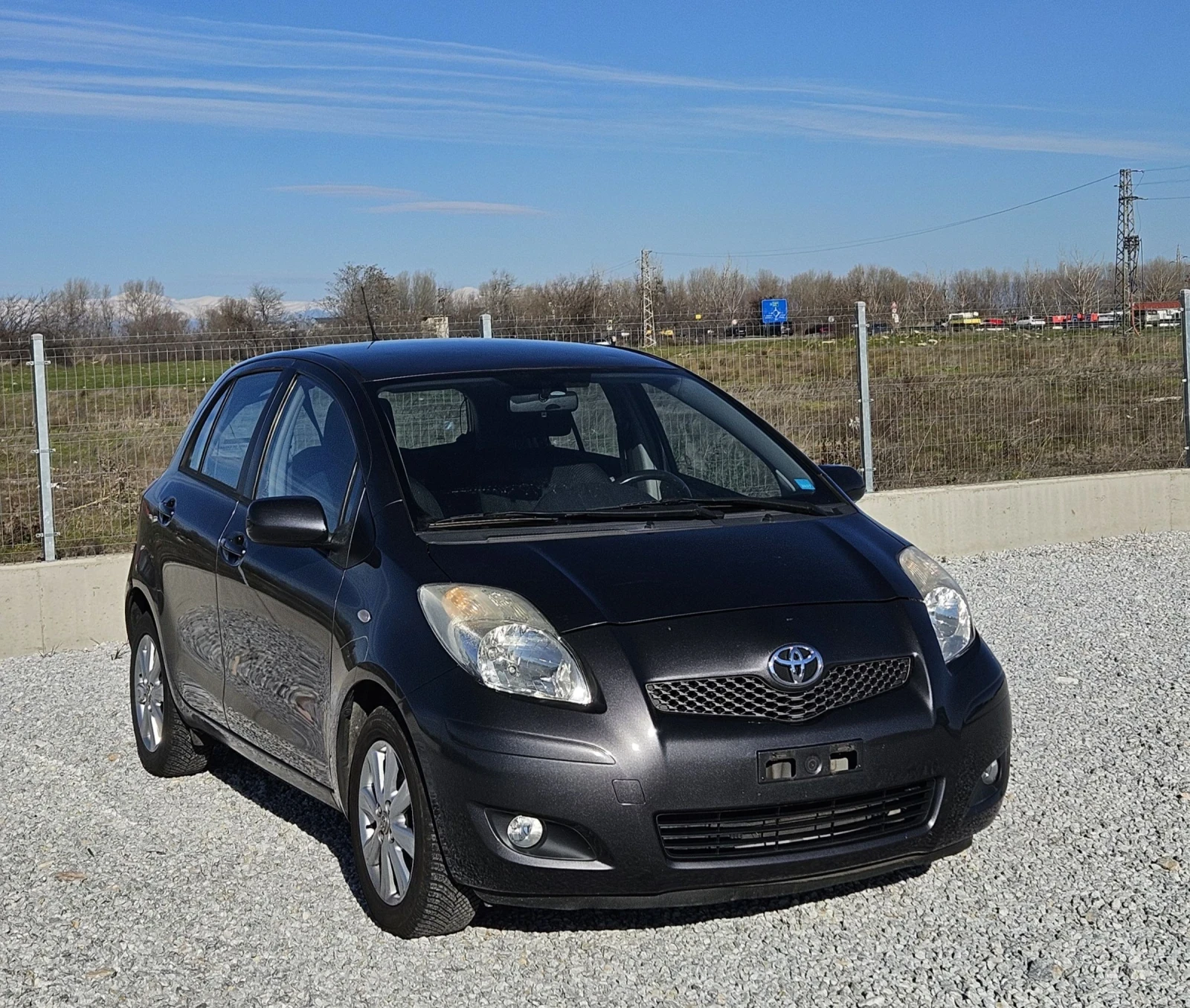 Toyota Yaris  - изображение 3