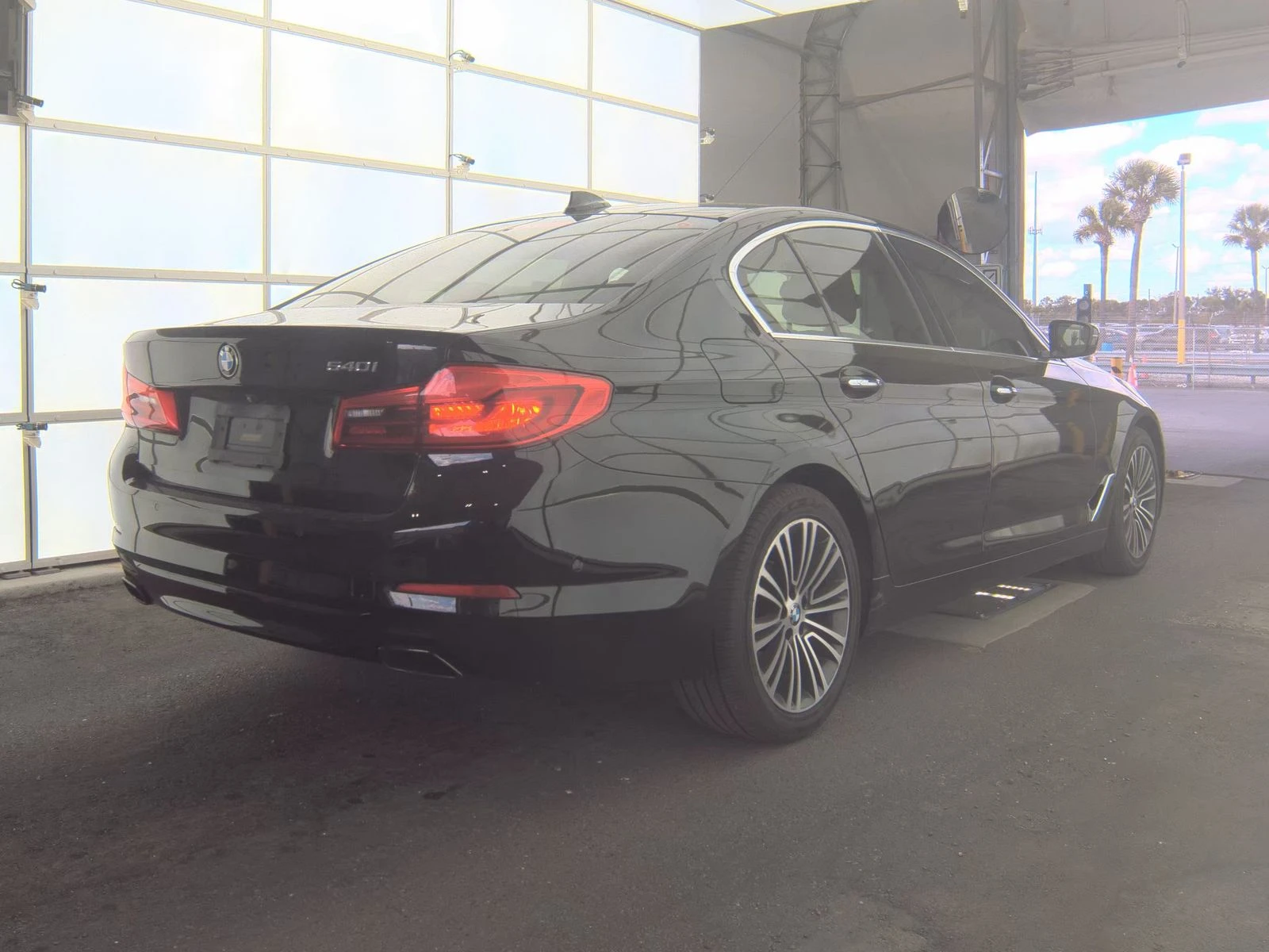 BMW 540 ХЕДЪП* HARMON* KARDON* 360КАМЕРА* LANE* ASSIST*  - изображение 2