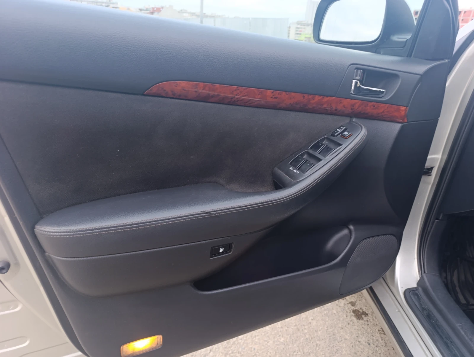 Toyota Avensis 2.0 d4d, снимка 11 - Автомобили и джипове - 53600323