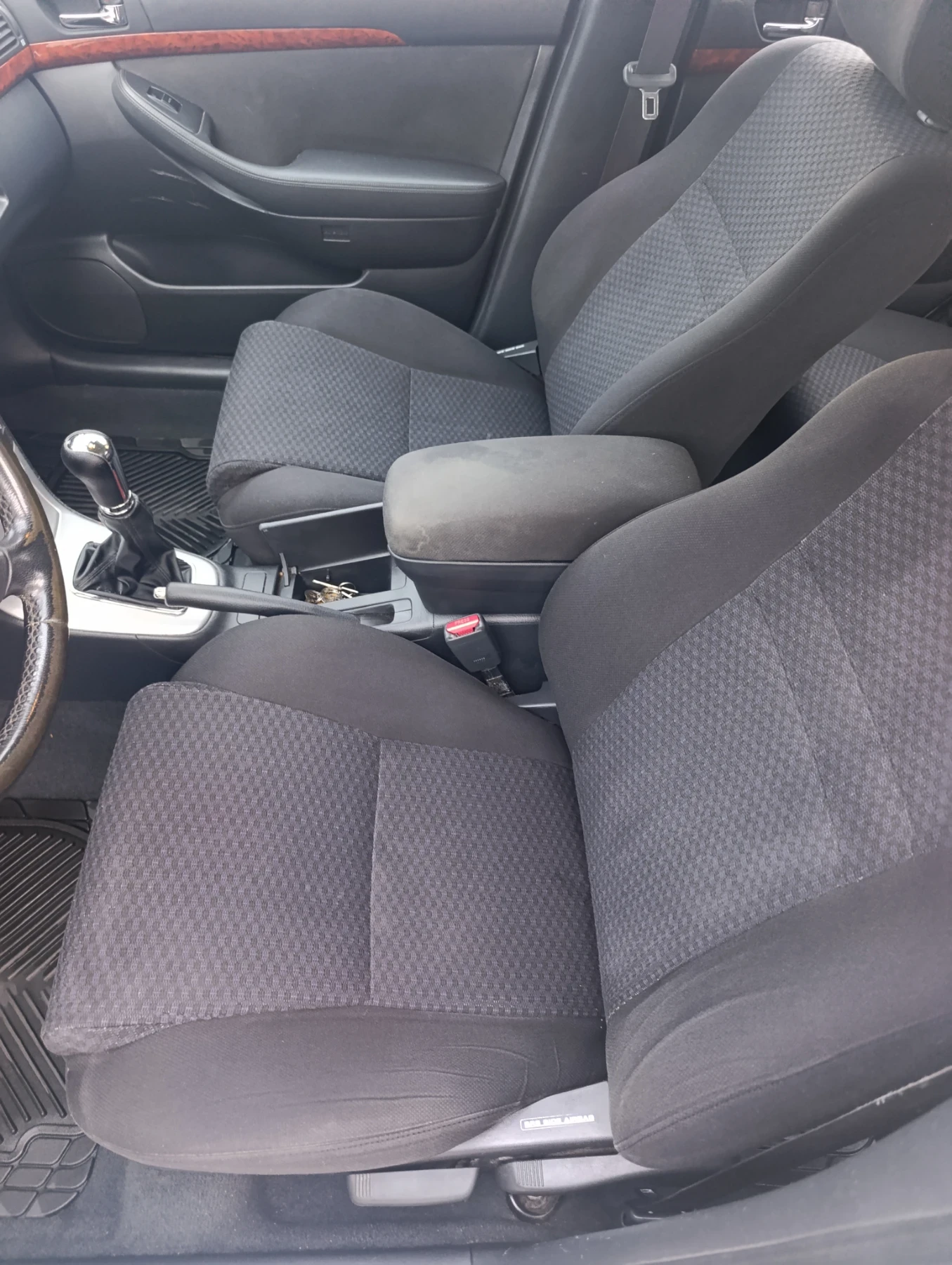 Toyota Avensis 2.0 d4d, снимка 10 - Автомобили и джипове - 53600323