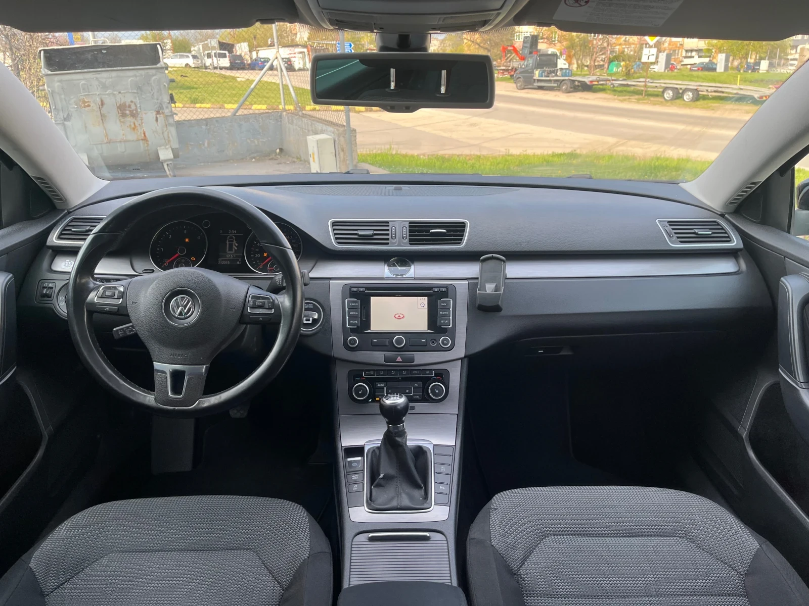 VW Passat 2.0TDI SWISS, снимка 13 - Автомобили и джипове - 54199181