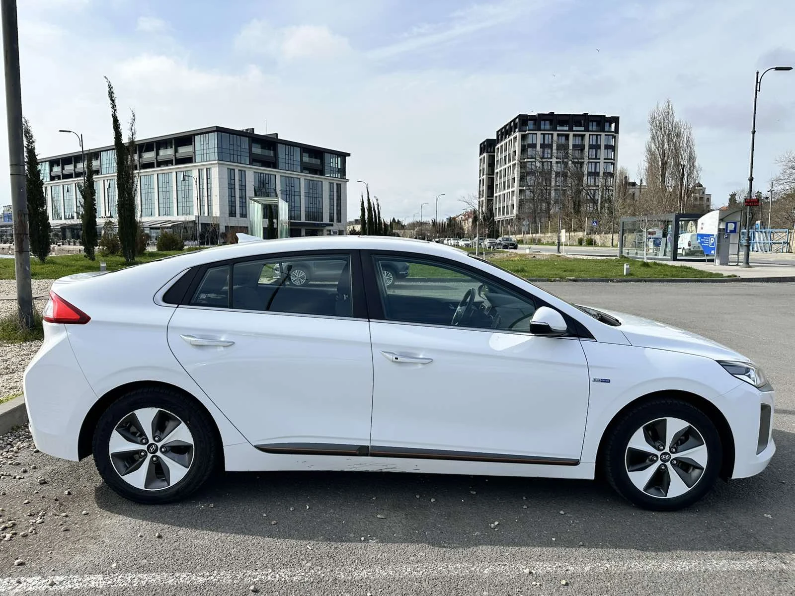 Hyundai Ioniq, снимка 3 - Автомобили и джипове - 54212271