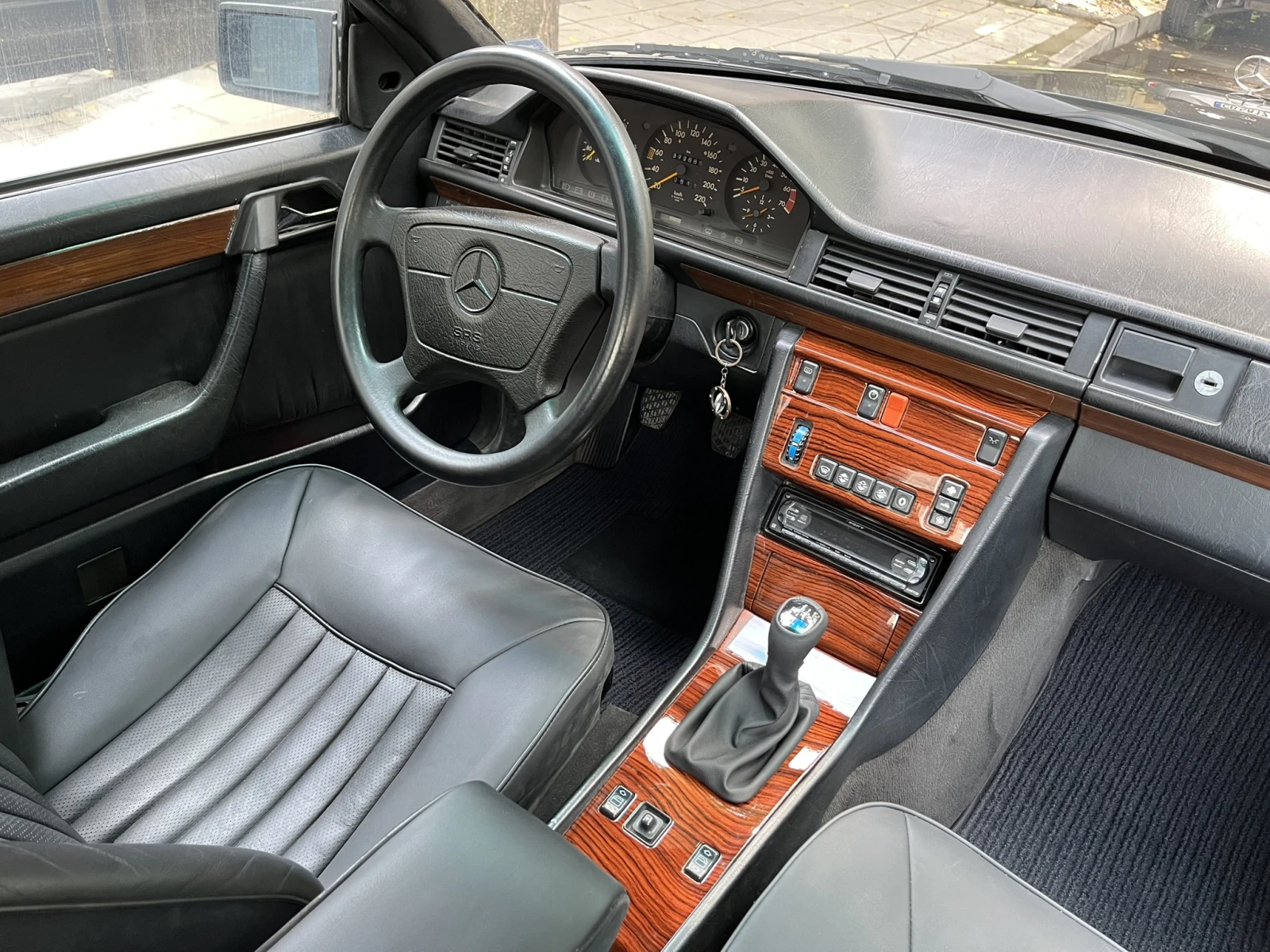 Mercedes-Benz 124 200CE, снимка 13 - Автомобили и джипове - 54663605