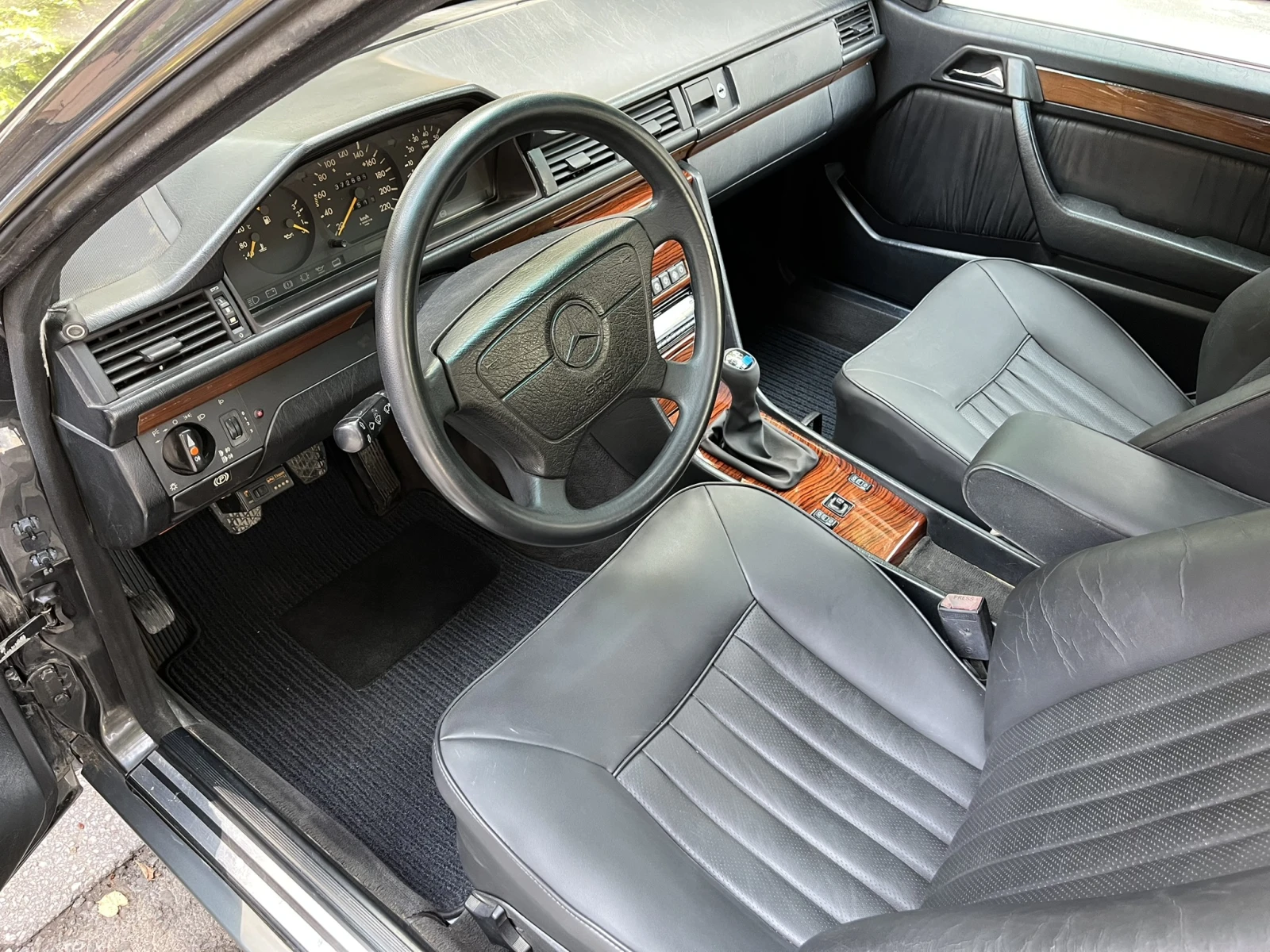 Mercedes-Benz 124 200CE, снимка 12 - Автомобили и джипове - 54663605