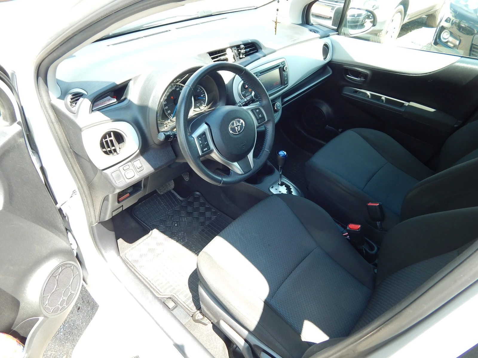 Toyota Yaris 1.5VVTI, снимка 9 - Автомобили и джипове - 54678080