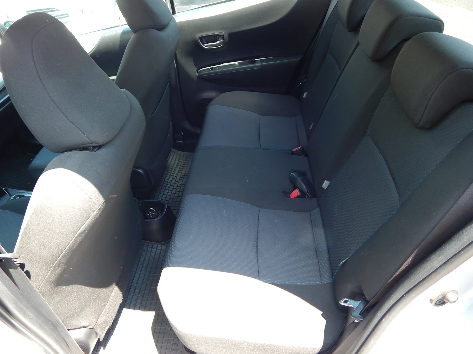 Toyota Yaris 1.5VVTI, снимка 15 - Автомобили и джипове - 54678080