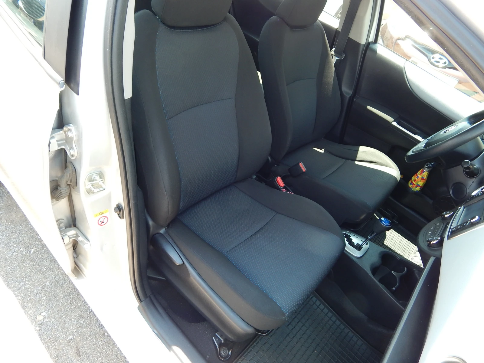 Toyota Yaris 1.5VVTI, снимка 17 - Автомобили и джипове - 54678080